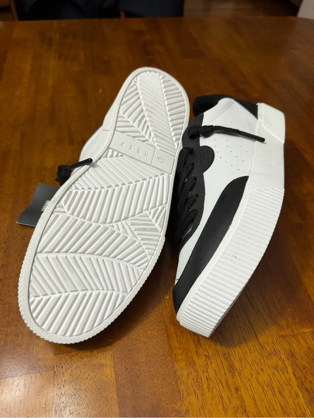 Brand New Reef Lay Day Seas Court Women’s Sneaker Size 10 Retail $100
